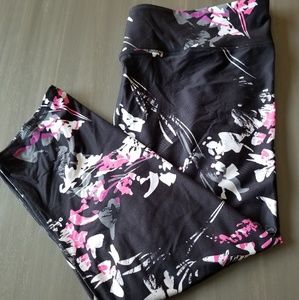 Fabletics 3X capris